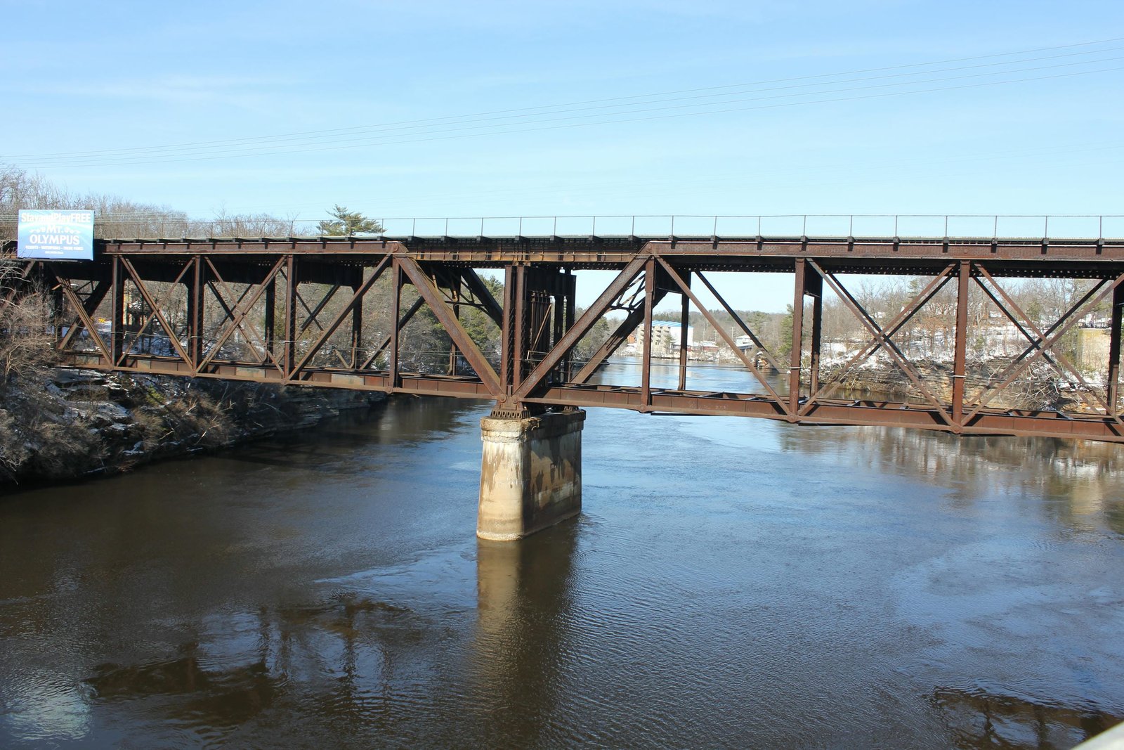 Center of bridge